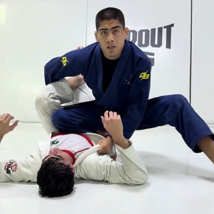 Pase de guardia escudo